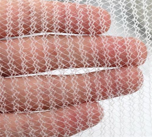 توری ضد تگرگ HDPE شبکه حفاظت از تگرگ باغ با اشعه ماوراء بنفش پایدار برای درختان میوه